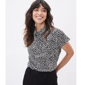 RW&Co. Short-Sleeve Mock-Neck Twill Popover Blouse